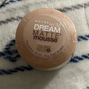 Maybelline Dream Matte Mousse Foundation - Medium 2